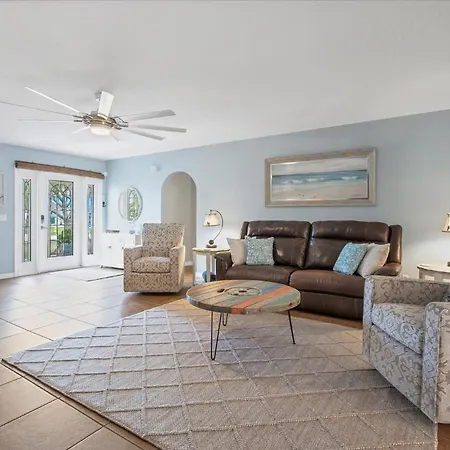 Charlotte County Villa 5875: Relaxing Pool Getaway